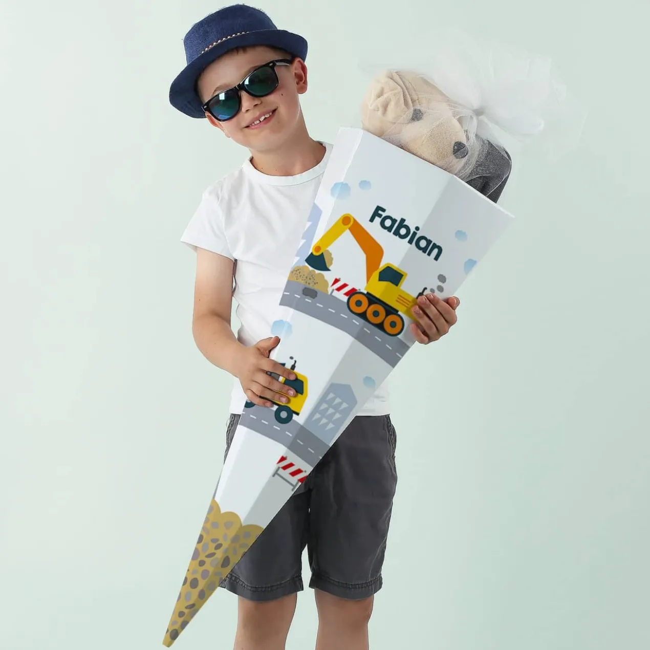 Schultüte mit Bagger, Baustelle und Name