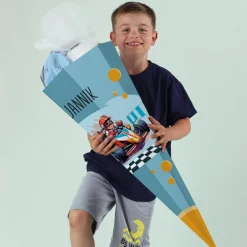 Schultüte mit coolem Rennautomotiv und Wunschname