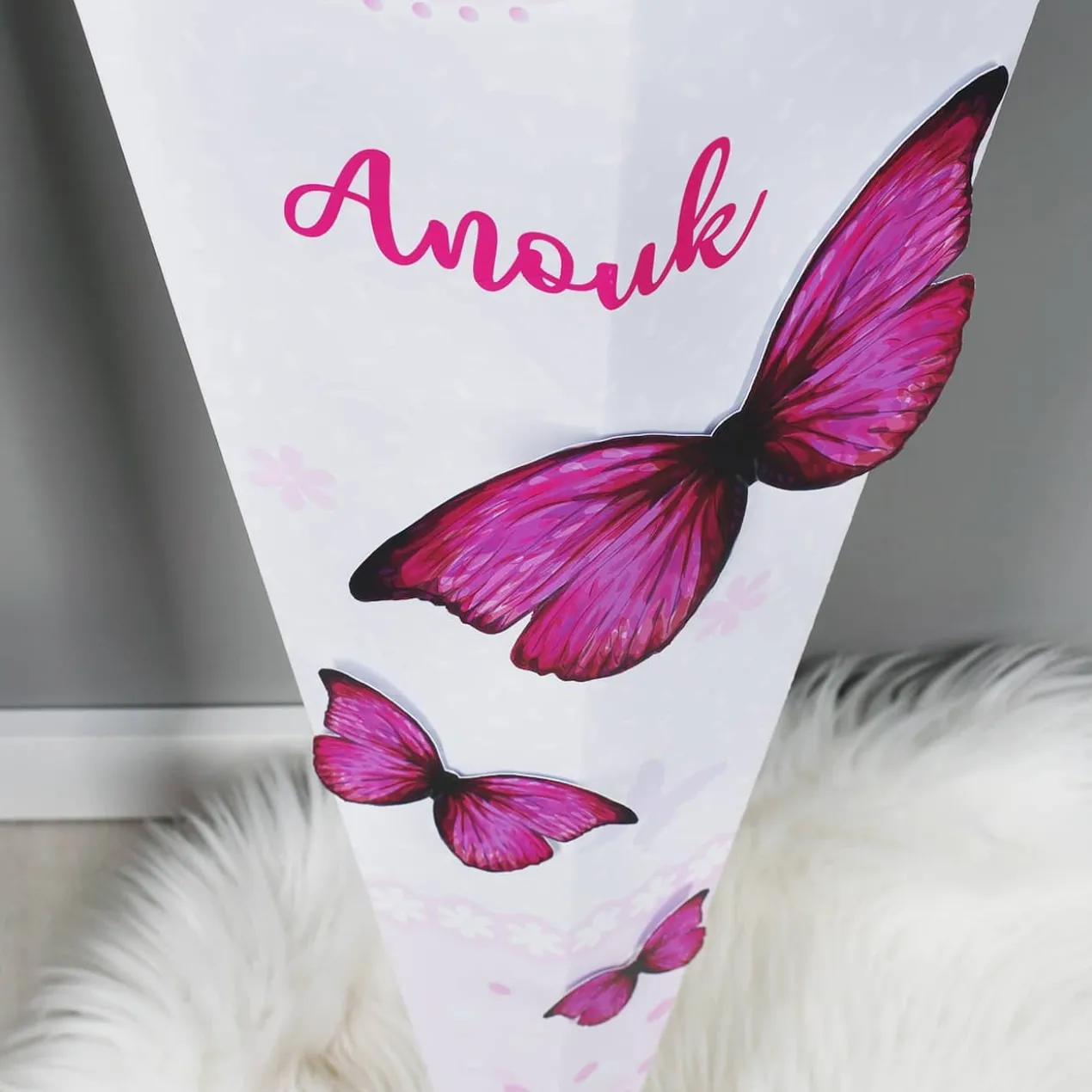 Schultüte mit 3D Schmetterlingen und Name