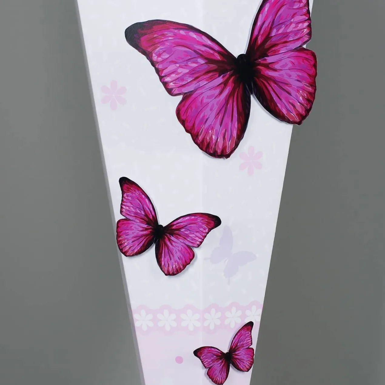 Schultüte mit 3D Schmetterlingen und Name