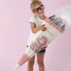 Schultüte mit süßer Fee, Büchern und Name
