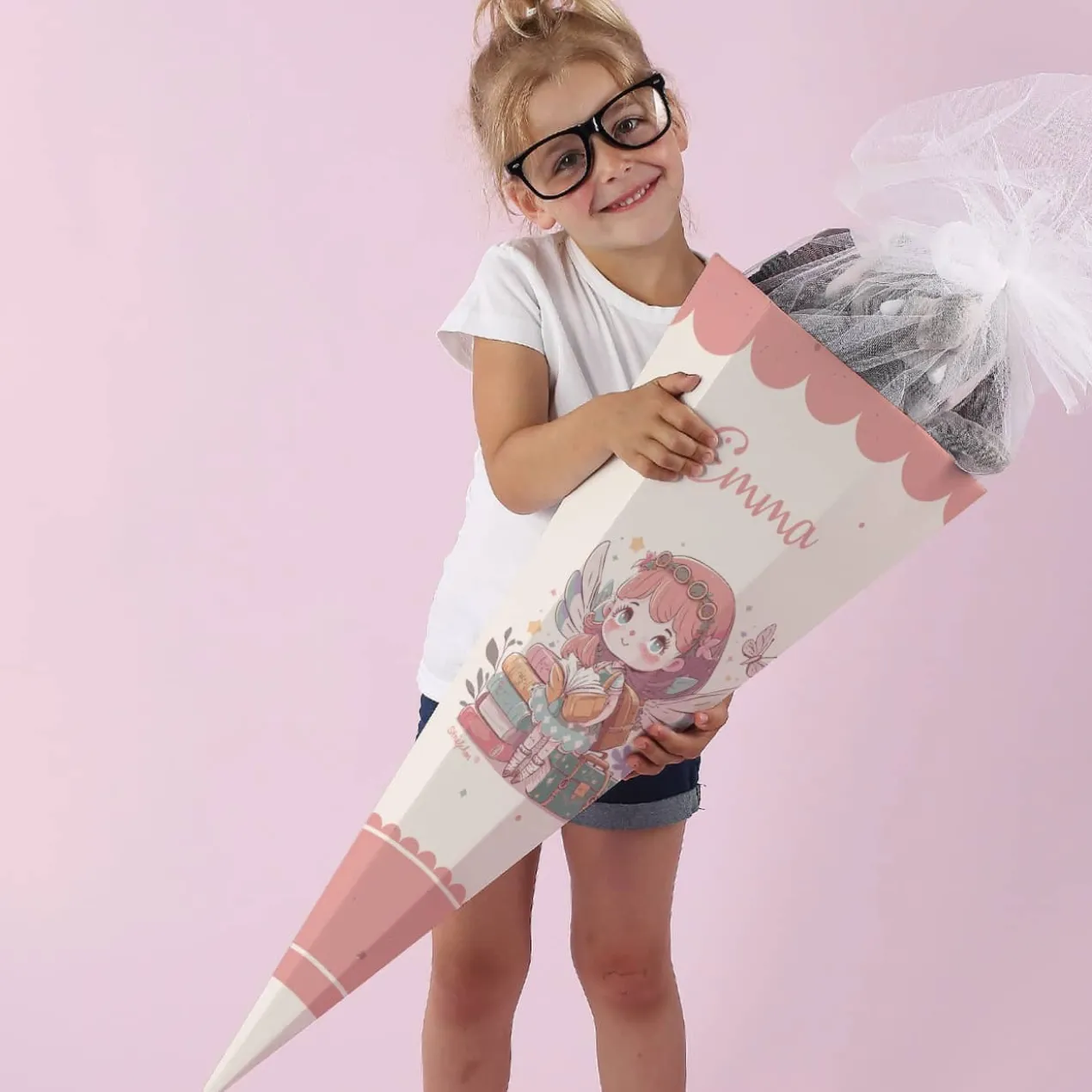 Schultüte mit süßer Fee, Büchern und Name