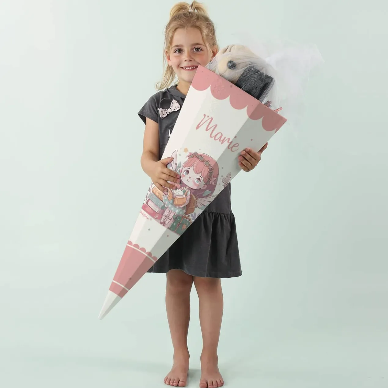Schultüte mit süßer Fee, Büchern und Name