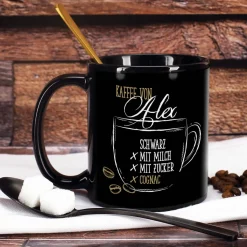 Schwarze individuelle Kaffeetasse - Kaffee schwarz, mit Milch oder Zucker
