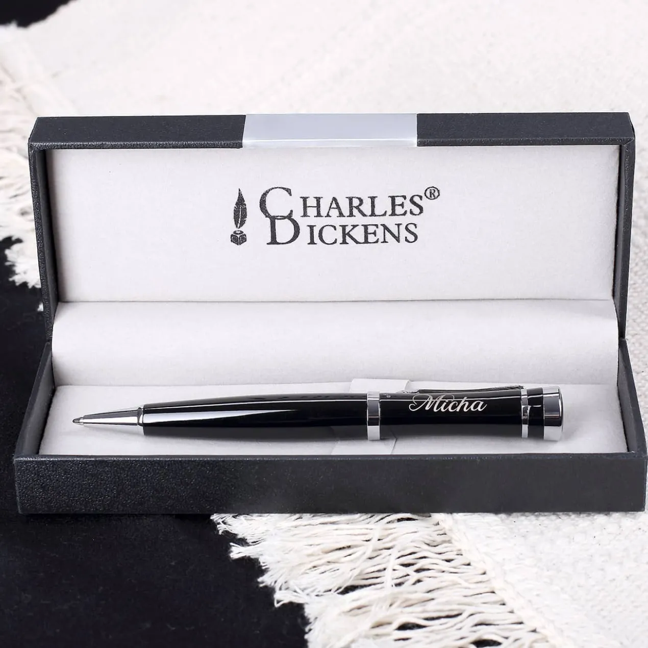 Schwarzer Charles Dickens Kugelschreiber mit edler Namensgravur
