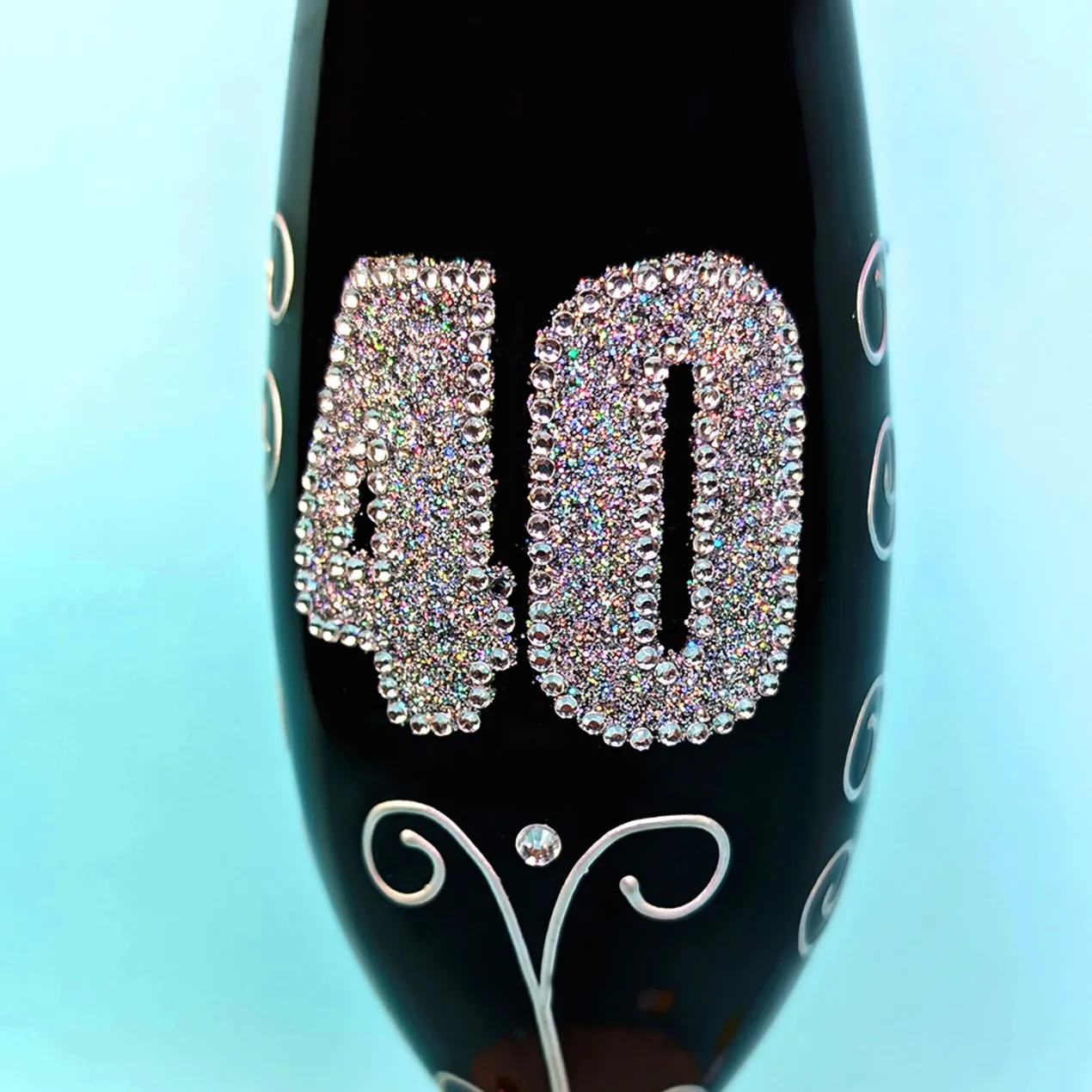 Schwarzes Sektglas mit Glitzerzahl für runde Geburtstage & Jubiläum