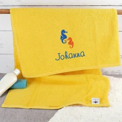 Seepferdchen Badetuch mit Name bestickt, 3 Farben zur Auswahl, 140x70cm