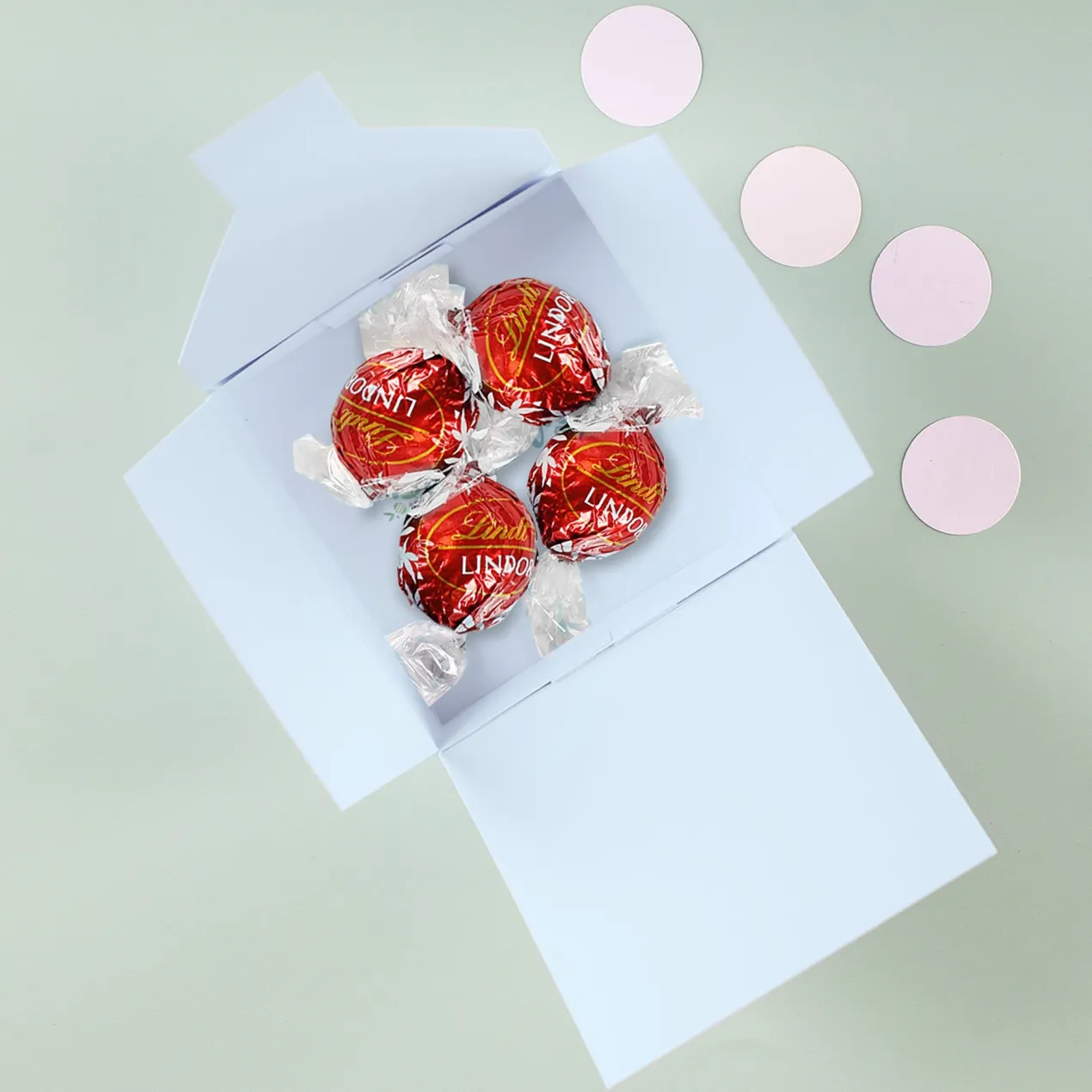 Süße Osterüberraschung mit Wunschname und 4 Lindorkugeln | Geschenk zu Ostern