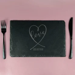 Servierplatte aus Schiefer mit Namen personalisiert für Paare | Love-Motiv | Rechteckig