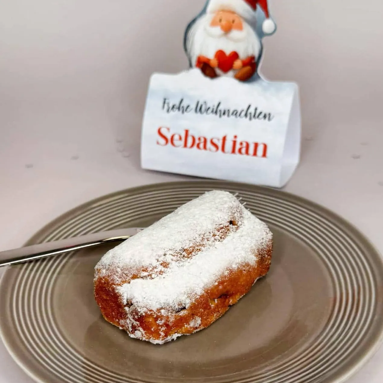 Süßer Weihnachtsgruß - Ministollen mit niedlicher Wichtel-Banderole und Ihrem Text