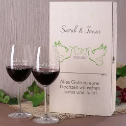 Set zur Hochzeit mit personalisierter Holzbox und zwei Weingläsern