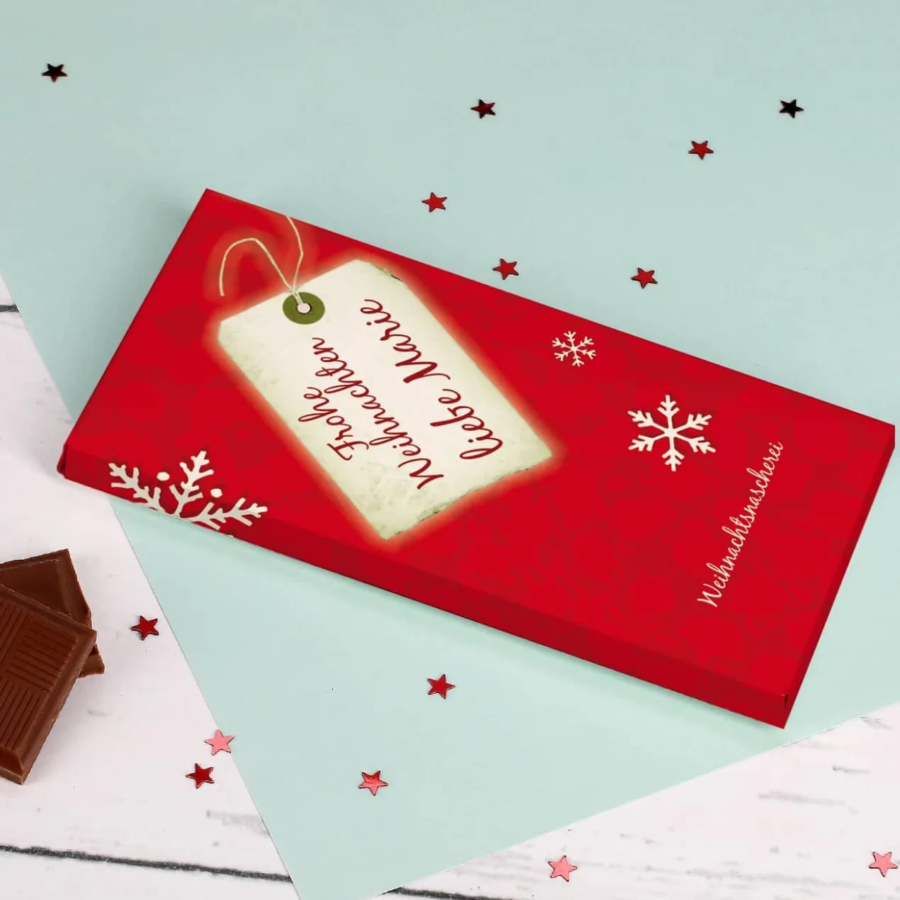 Süße Weihnachtsgrüße gedruckt auf einer Tafel Schokolade