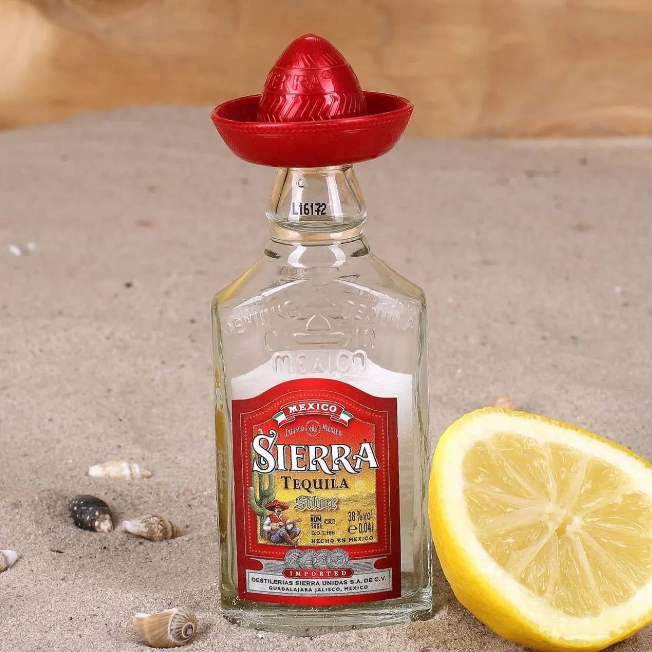 Sierra Tequila Mini Flasche mit graviertem Schnapsglas im Inlay mit bedruckter Pappbox