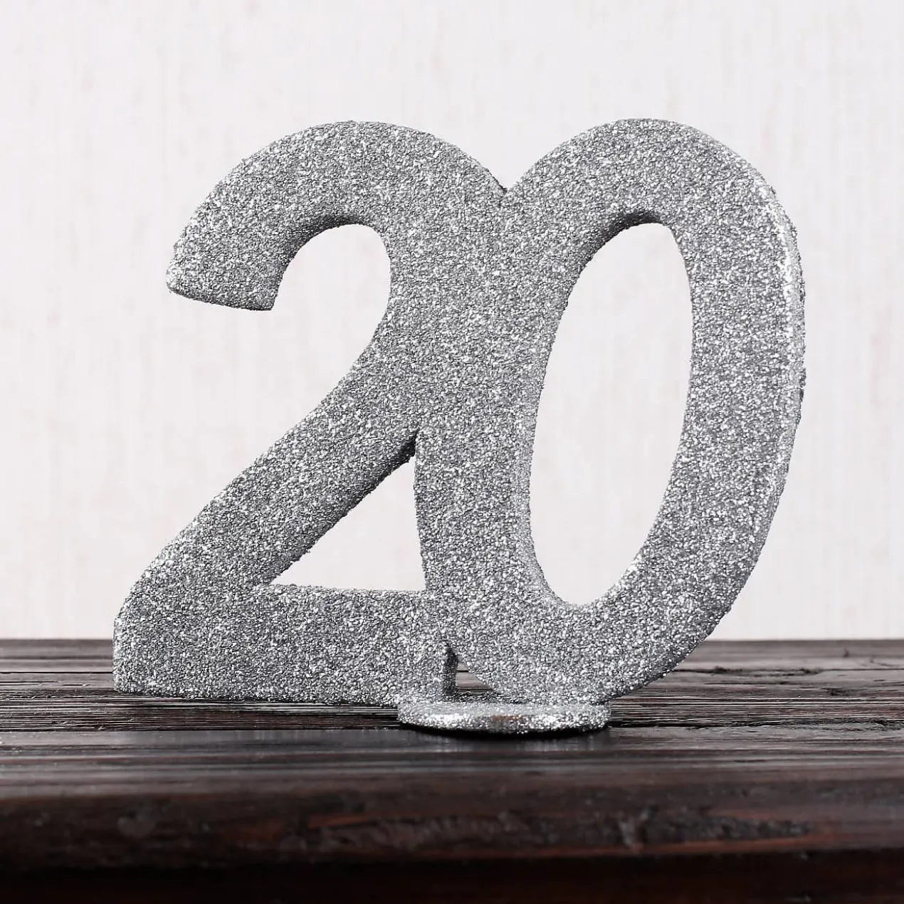 Silberne Dekozahl 20 zum Geburtstag für Tischdekoration