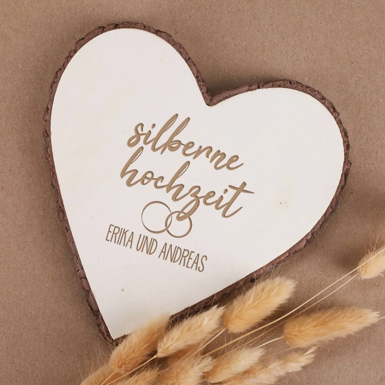 Silberne Hochzeit - Holzscheibe in Herzform mit Namen