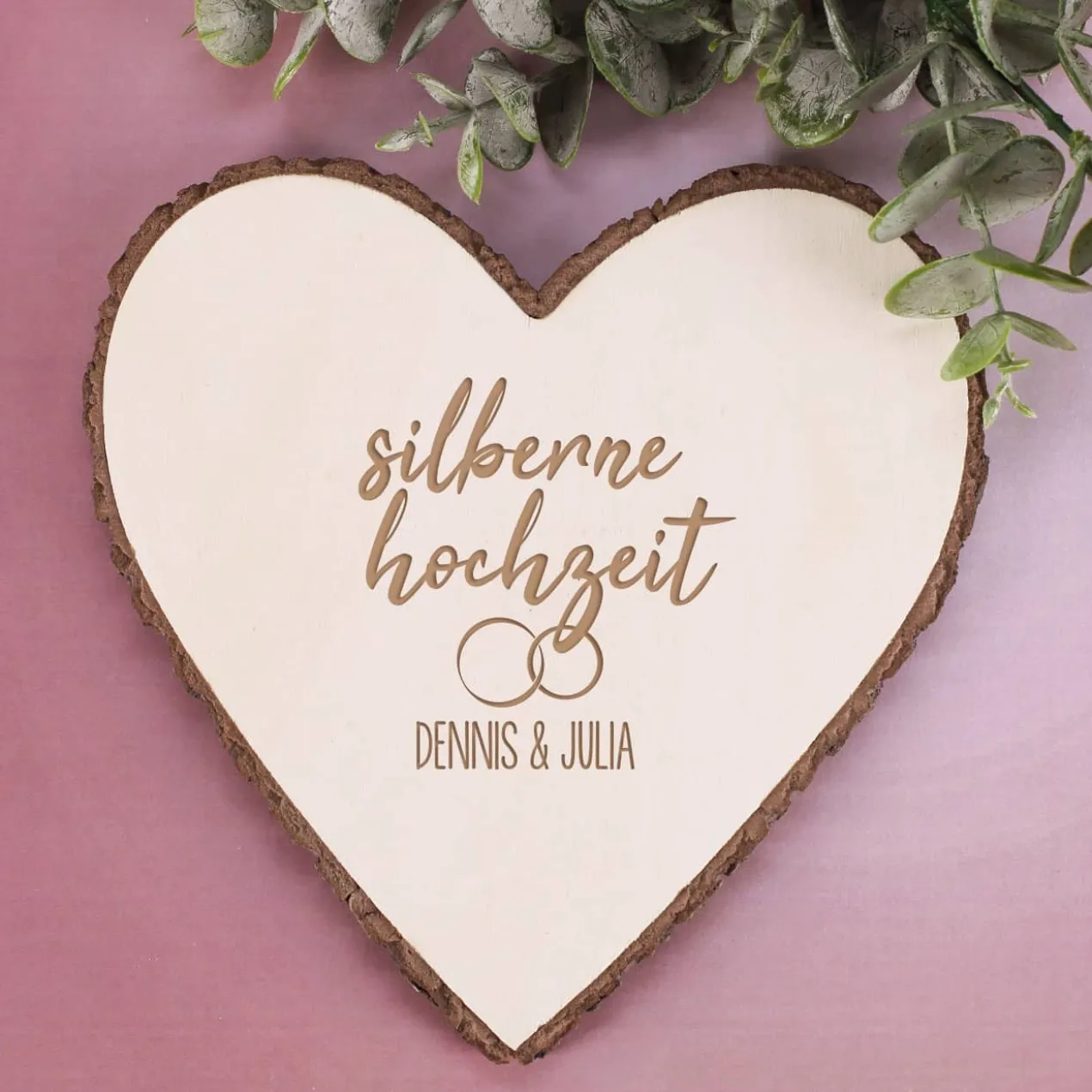Silberne Hochzeit - Holzscheibe in Herzform mit Namen