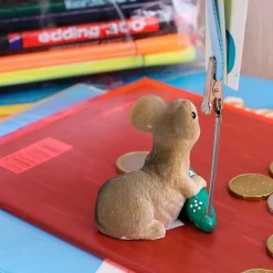 sitzende Maus mit Schultüte und Geldclip *grün*