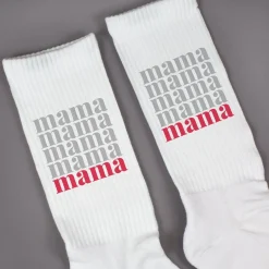 Socken für Mama mit Schriftzug in weiß als Muttertagsgeschenk | Modernes Motiv und Größenauswahl