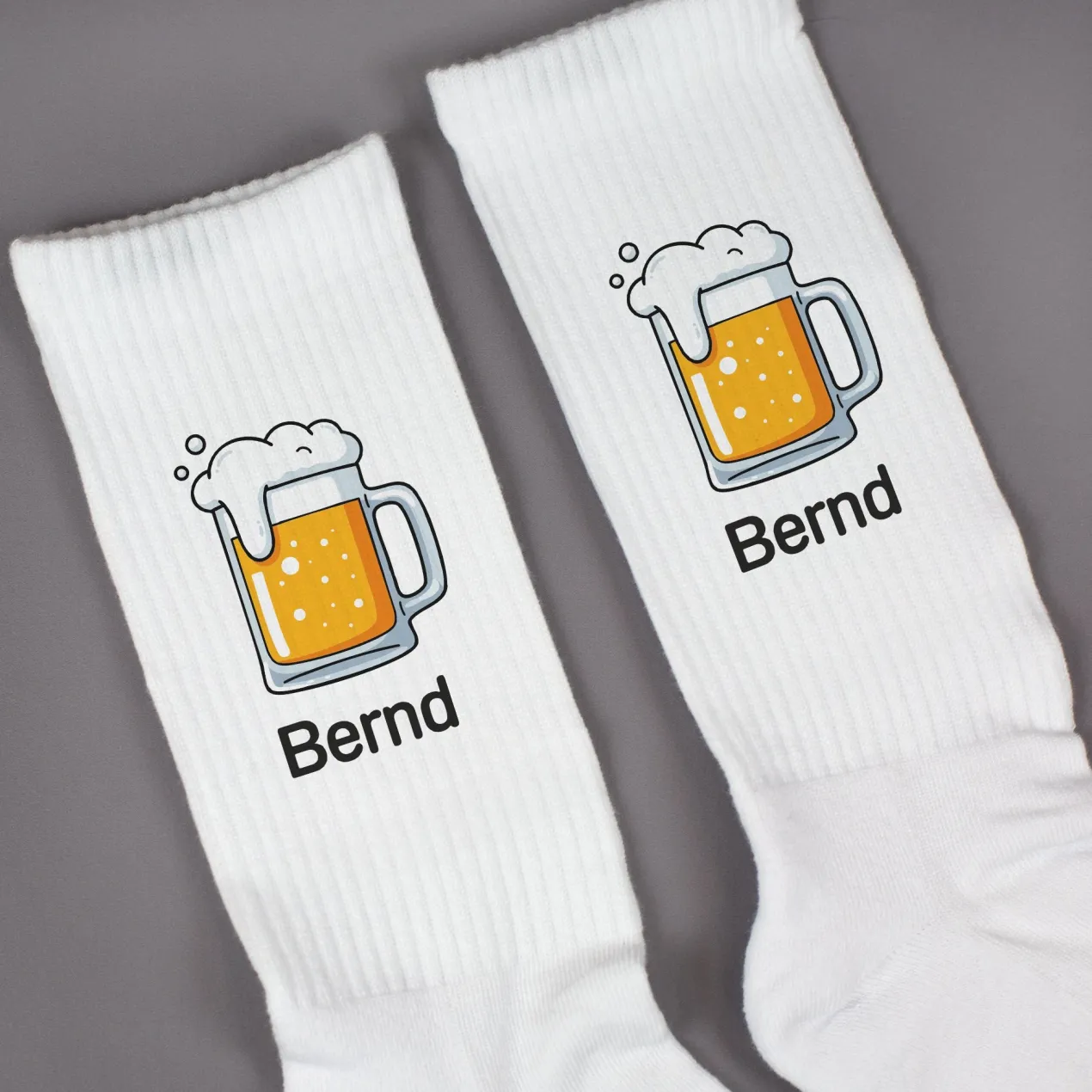 Socken mit Bierkrug & Name personalisiert | Lustige Biersocken für Männer & Bierliebhaber