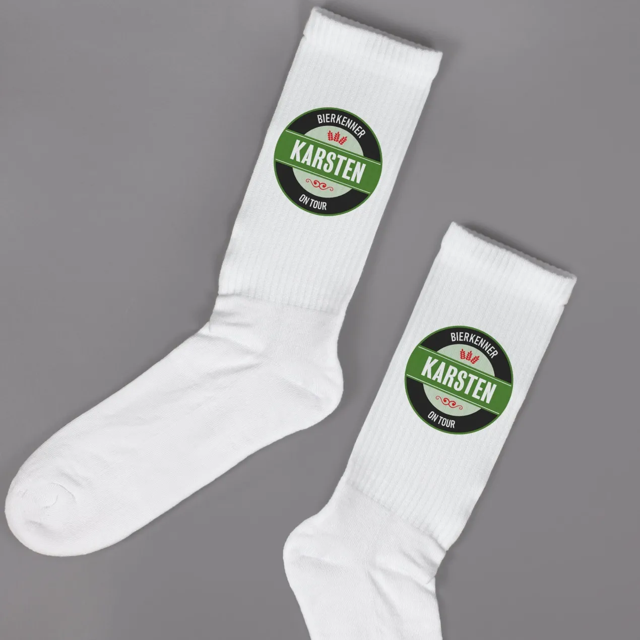 Socken mit Bierlogo & eigenem Text | Lustiges Biersocken Geschenk für Männer & Bierfreunde in weiß