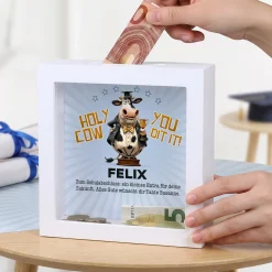 Spardose als personalisiertes Geldgeschenk zu Schulabschluss, Abitur & Studium | Holy Cow