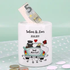 Spardose zur Hochzeit mit Hochzeitsauto als Motiv, Namen und Datum