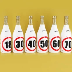 Spar-Flasche mit Verkehrszeichenmotiv mit verschiedenen Zahlen