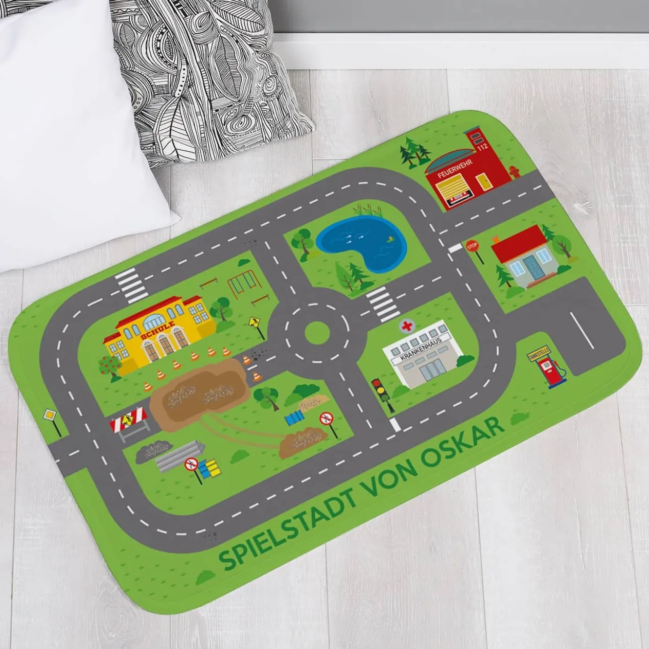 Spielteppich für unterwegs - Stadt mit Baustelle und Wunschtext 76x45cm