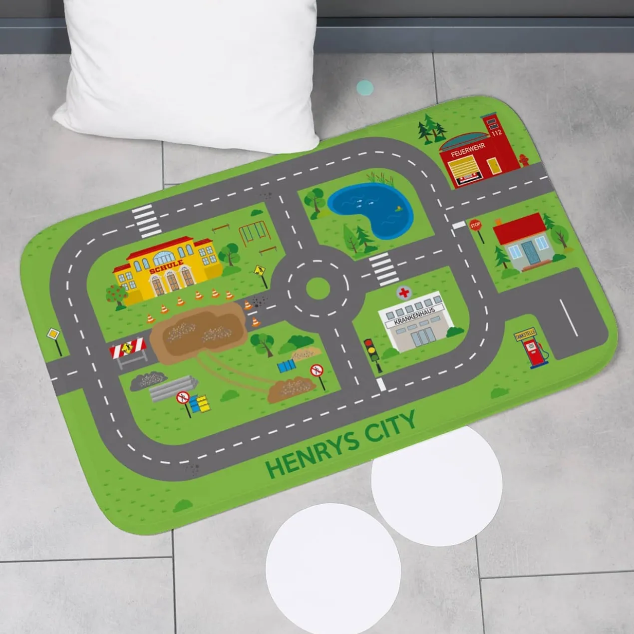 Spielteppich für unterwegs - Stadt mit Baustelle und Wunschtext 76x45cm
