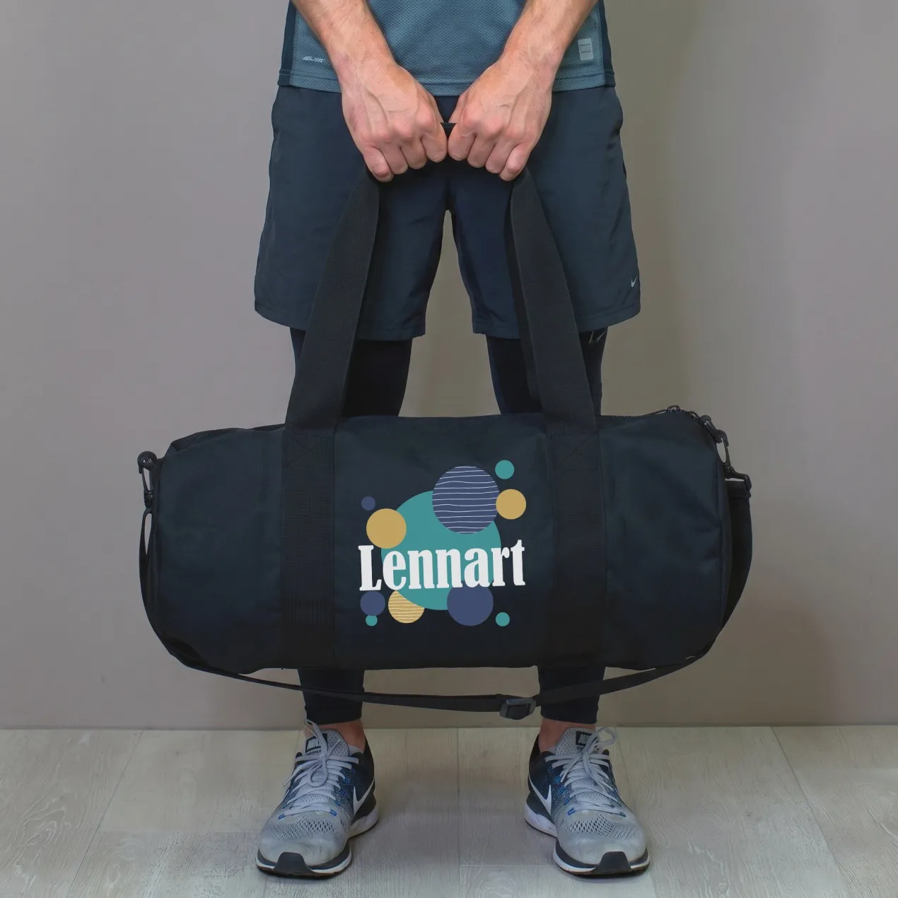 Sporttasche mit Name personalisiert als Geschenk | Kleine Reisetasche & Dufflebag für Freizeit und Sport