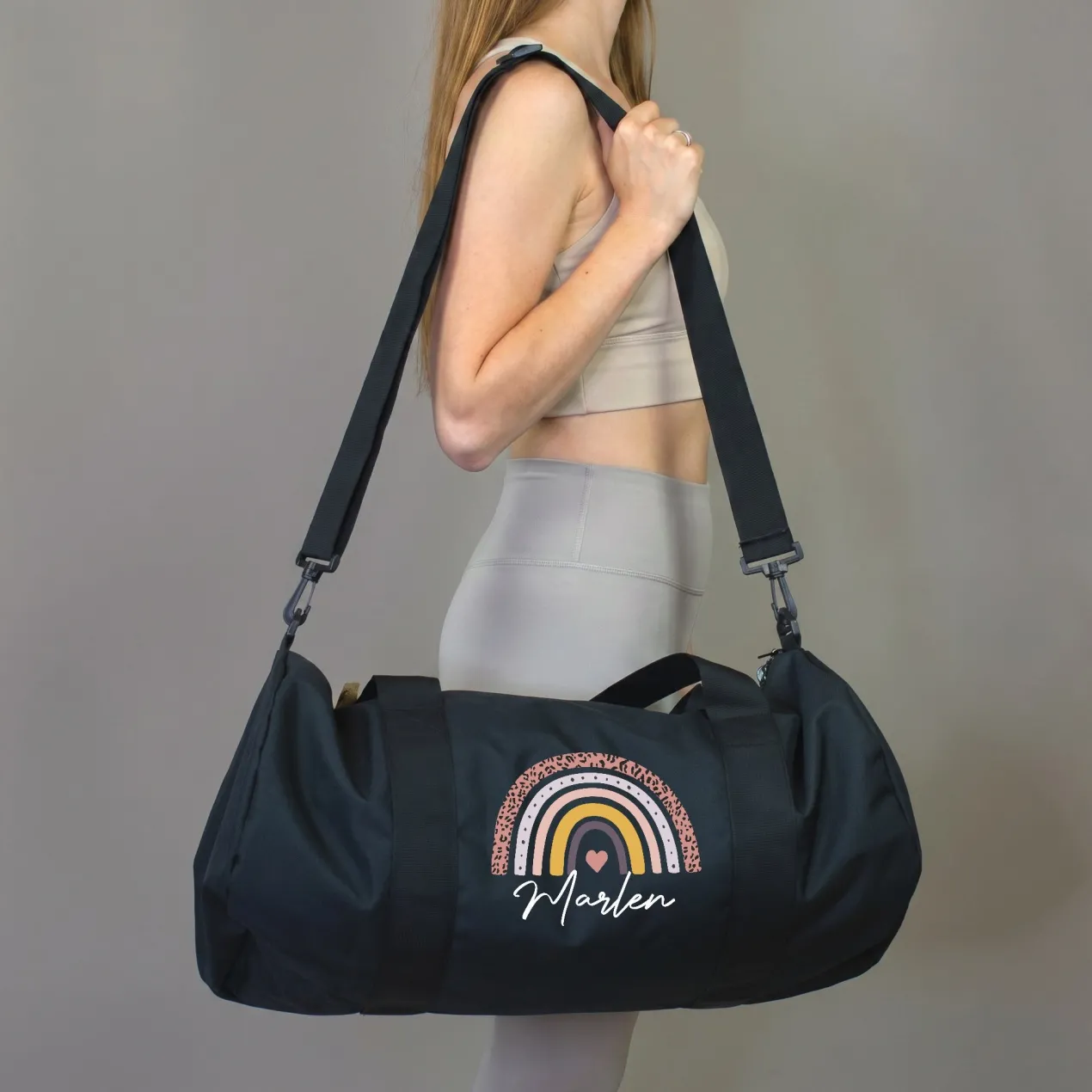 Sporttasche mit Regenbogen Motiv & Name personalisiert | Reisetasche als Geschenk für Mädchen & Frauen