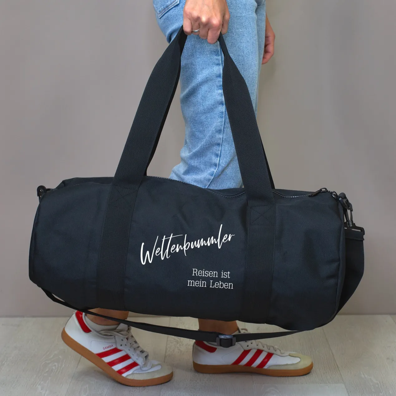 Sporttasche personalisiert mit Name & Wunschtext | Reisetasche & Duffle Bag als Geschenk in 2 Größen