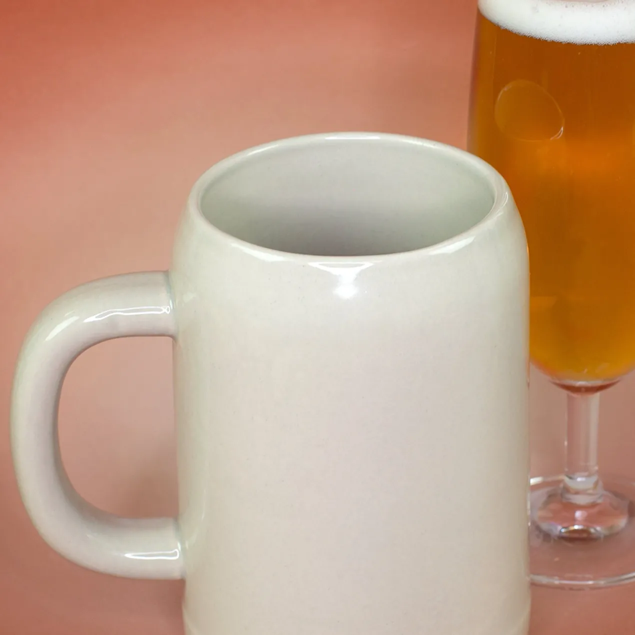 Steingut Bierkrug 'Bierkenner' personalisiert mit Name | Keramik Bierglas 0,5 oder 1 Liter
