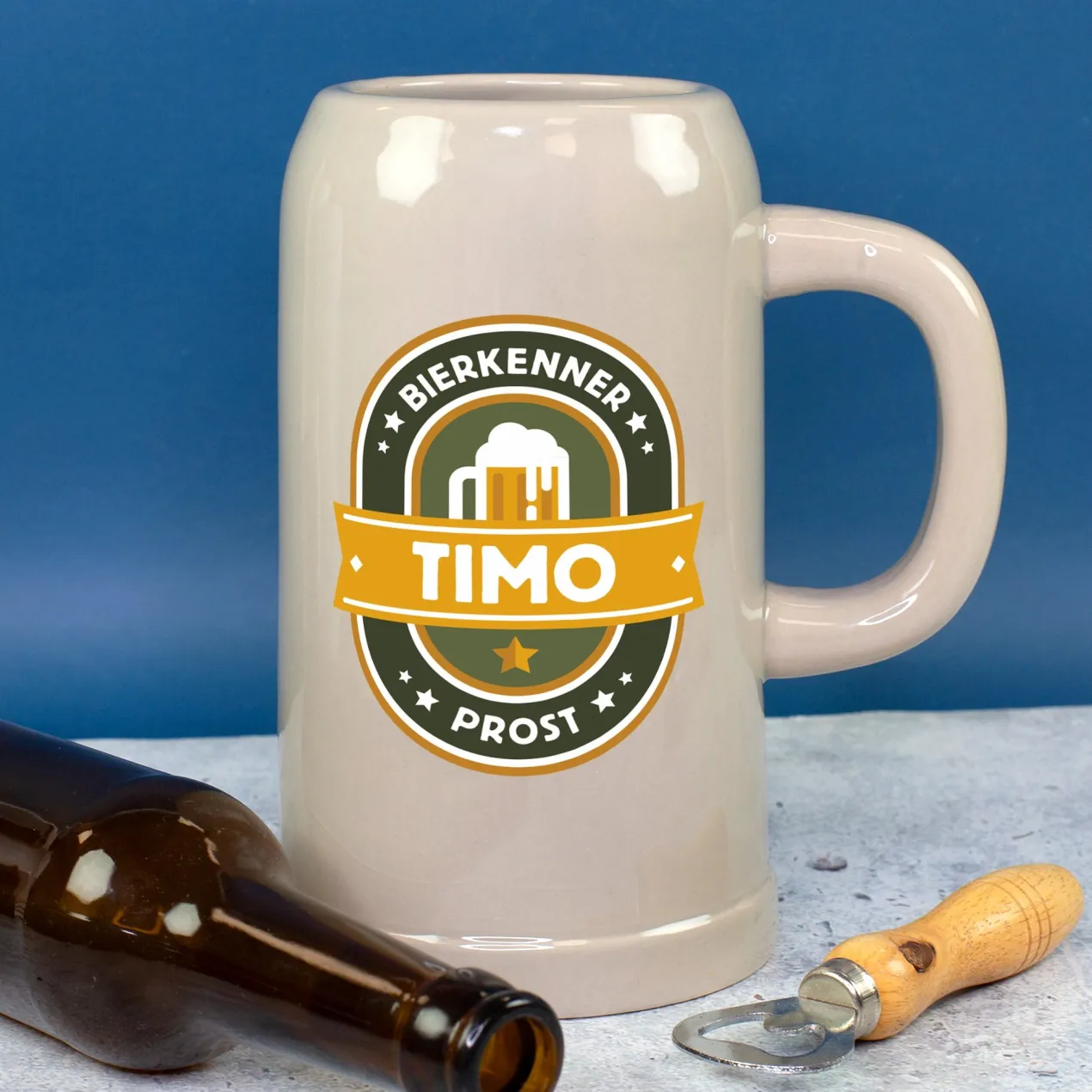Steingut Bierkrug 'Bierkenner' personalisiert mit Name | Keramik Bierglas 0,5 oder 1 Liter