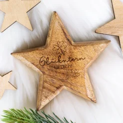 Stern aus Holz mit personalisierter Gravur als Dekoration | Glücksstern Geschenk