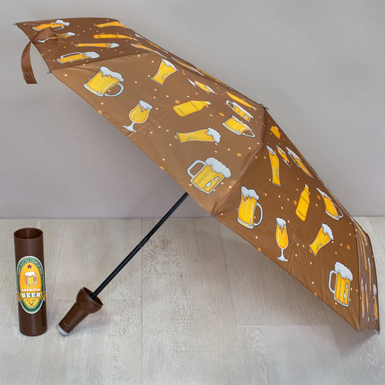 Taschen Regenschirm als Bierflasche