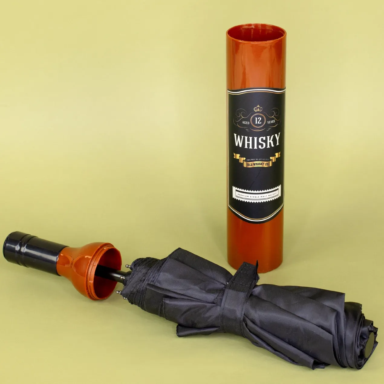 Taschen Regenschirm als Whiskyflasche
