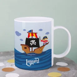 Tasse aus bruchfesten Kunststoff mit Piratenschiff und Name | Geschenk für Kinder & Einschulung