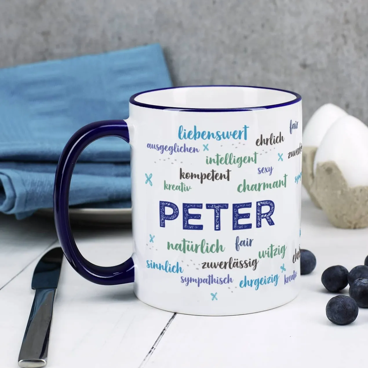 Tasse bedruckt mit positiven Eigenschaften und Name, blau