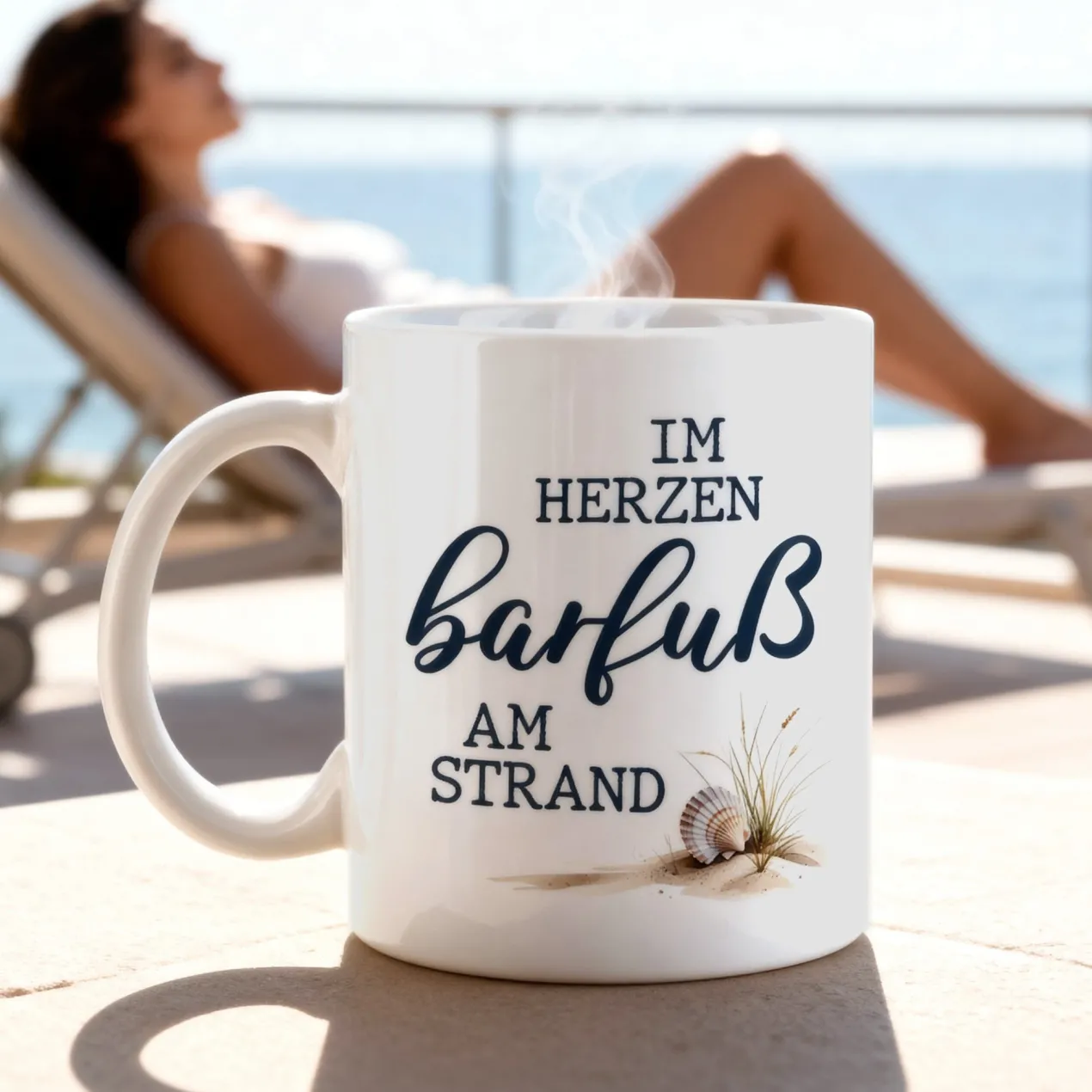 Tasse 'Im Herzen barfuß am Strand' | Keramiktasse mit Fernweh-Spruch | 300 ml