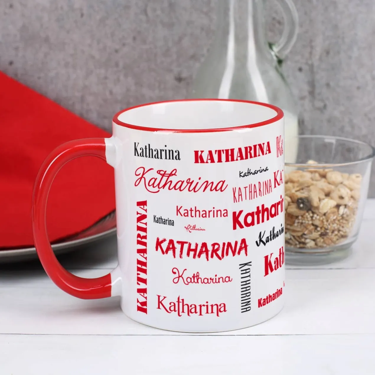 Tasse mit Ihrem Namen in verschiedenen Schriftarten und Farben