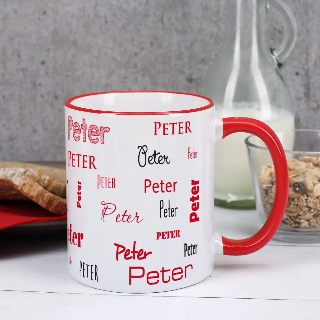 Tasse mit Ihrem Namen in verschiedenen Schriftarten und Farben