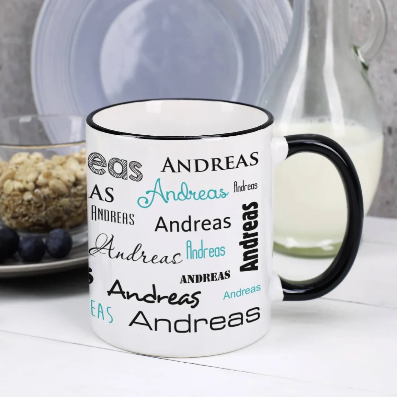 Tasse mit Ihrem Namen in verschiedenen Schriftarten und Farben