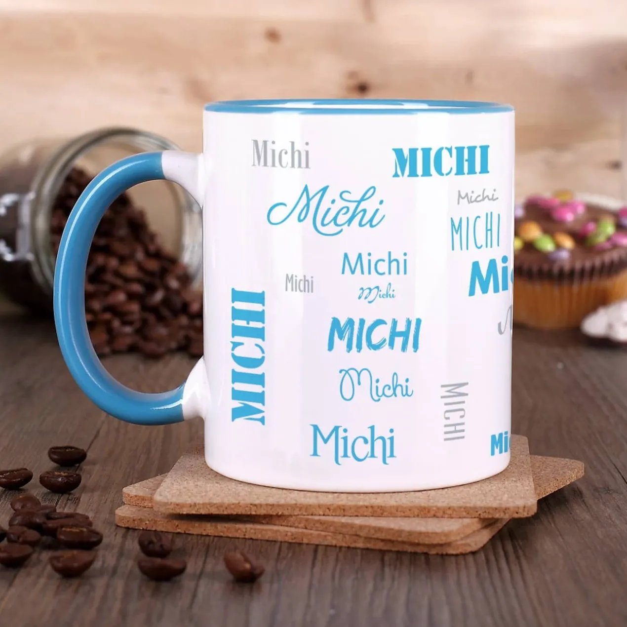 Tasse mit Ihrem Namen in verschiedenen Schriftarten und Farben