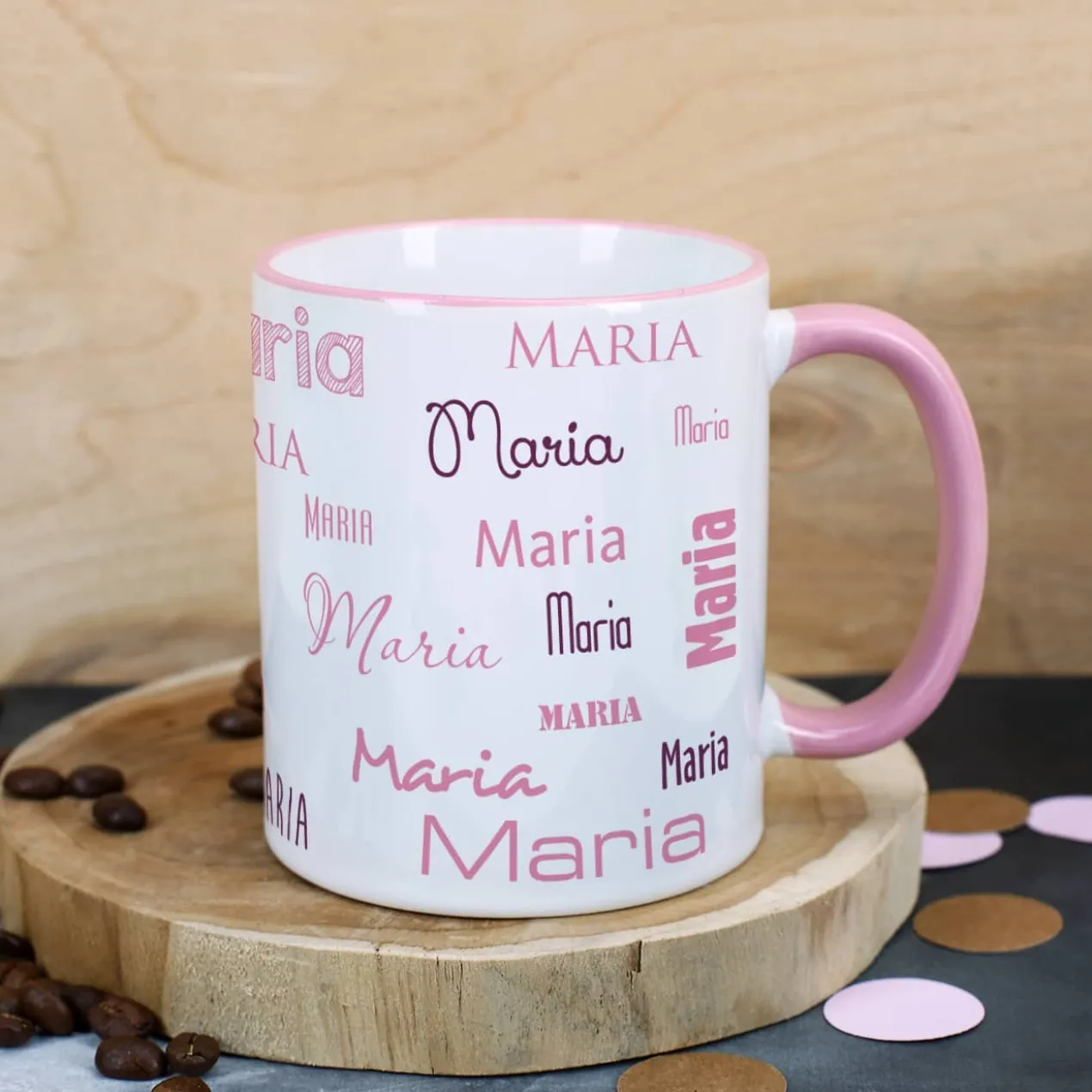Tasse mit Ihrem Namen in verschiedenen Schriftarten und Farben
