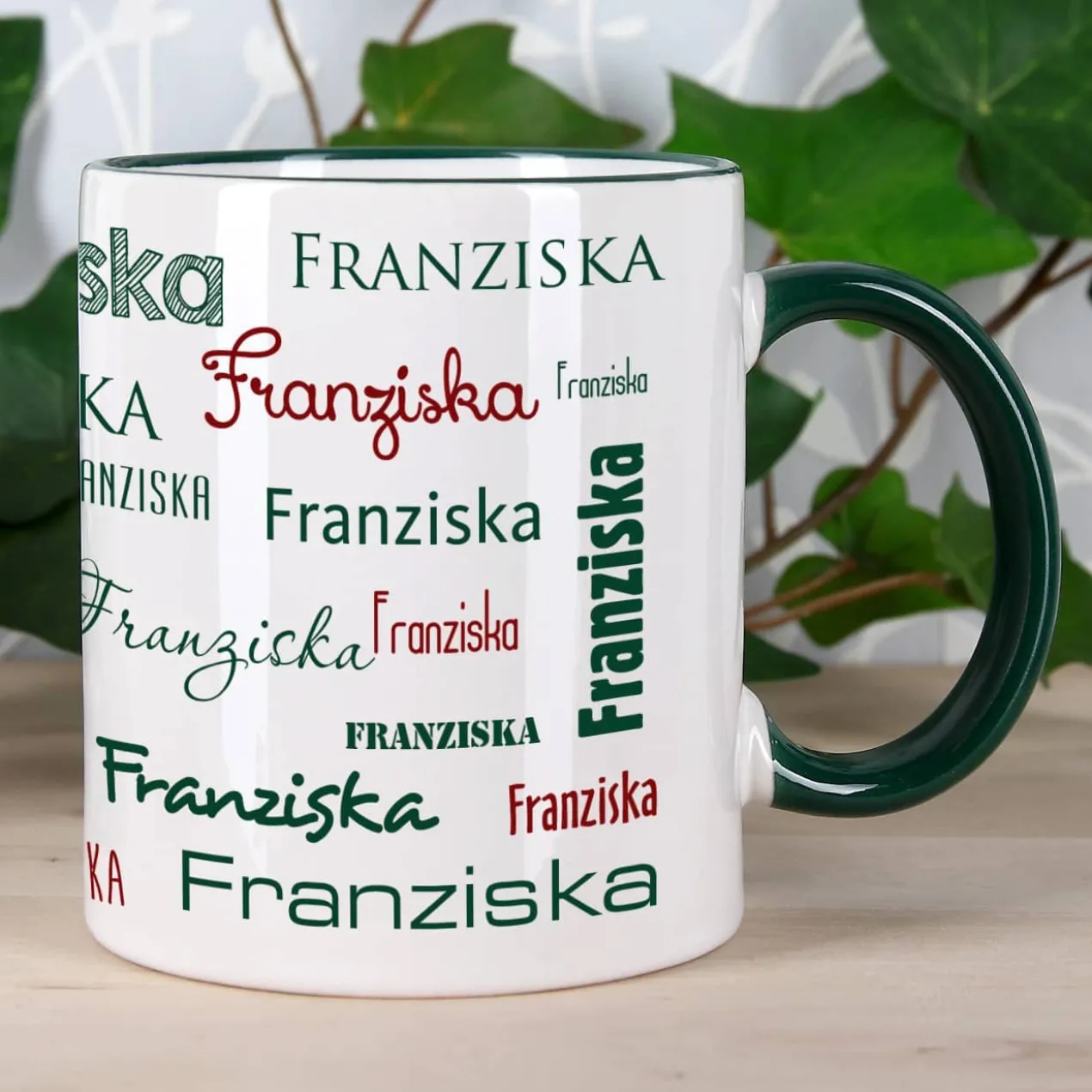 Tasse mit Ihrem Namen in verschiedenen Schriftarten und Farben
