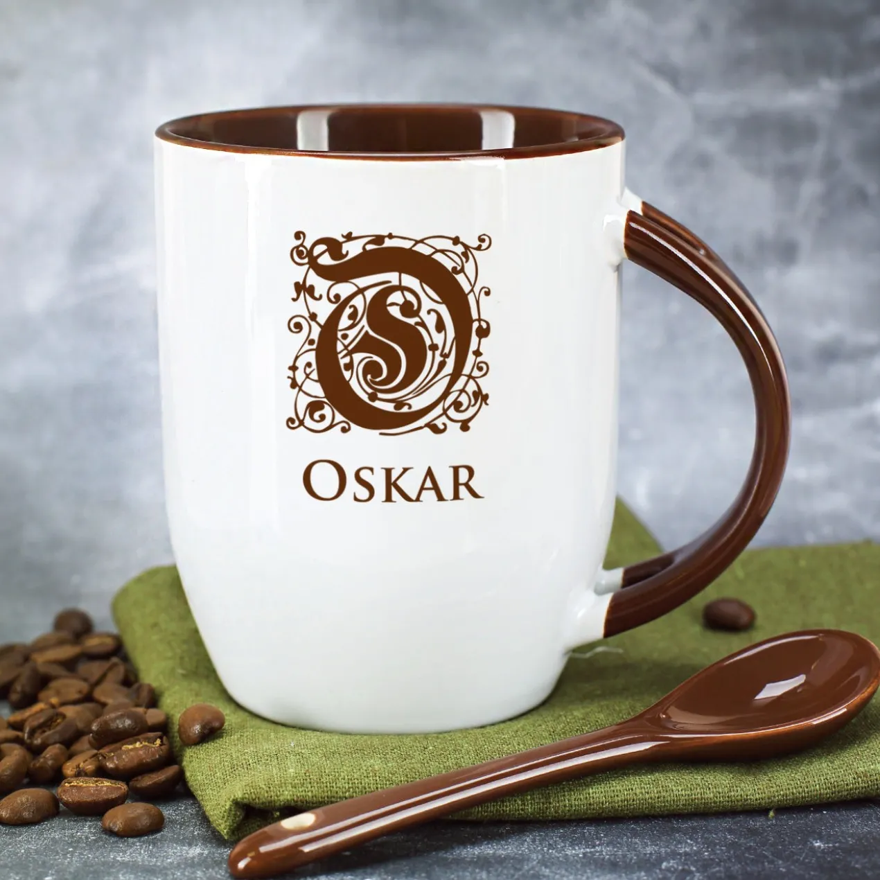 Tasse mit Monogramm