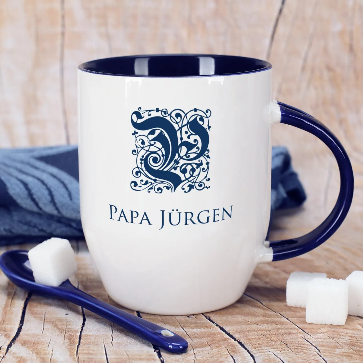Tasse mit Monogramm