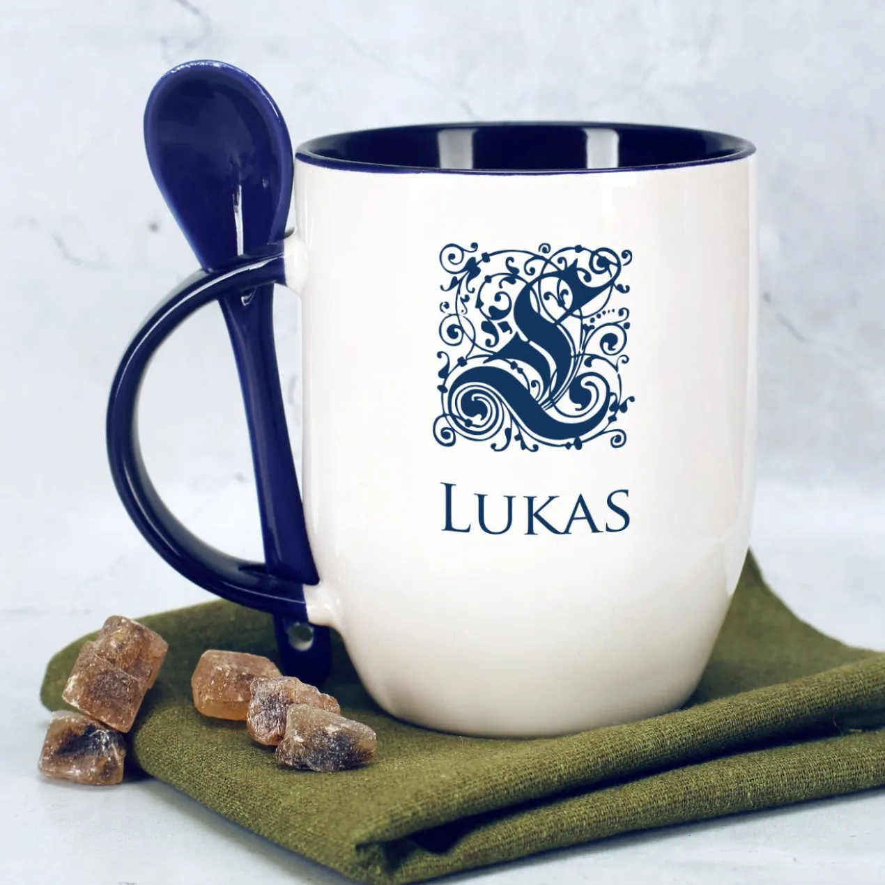 Tasse mit Monogramm