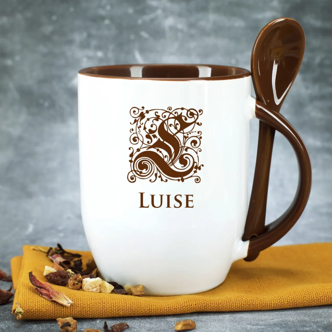 Tasse mit Monogramm